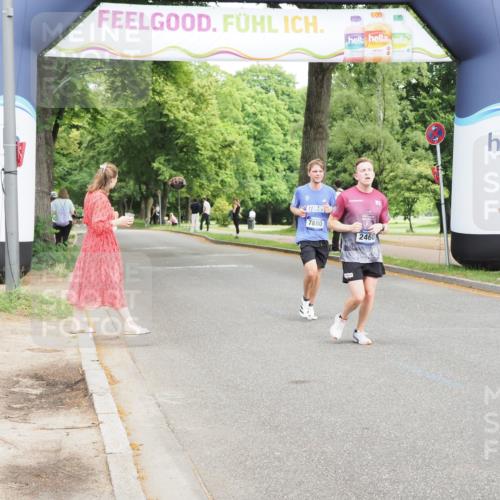 29.06.2025 - hella hamburg halbmarathon MichiJ http://msf.ph/oto/8195484 29.06.2025 10:20:31 Zwischen KM18-KM19 2460, 2851, 7880, 13754, 17322, 18177 meine-sportfotos.de