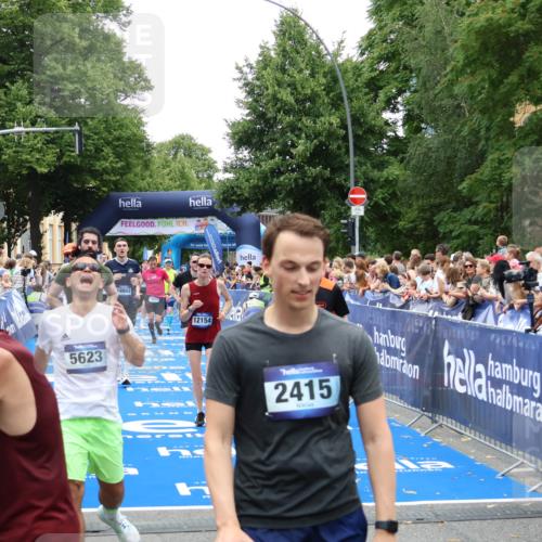 29.06.2025 - hella hamburg halbmarathon Zöllner http://msf.ph/oto/8195534 29.06.2025 10:45:42 Ziel 5623, 6071, 6711, 8668, 11291, 11495, 12154, 14764, 15666, 17332, 17674, 18862, 18878 meine-sportfotos.de