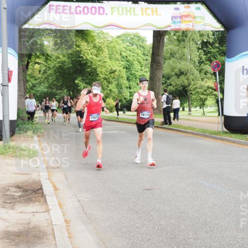 29.06.2025 - hella hamburg halbmarathon MichiJ http://msf.ph/oto/8195586 29.06.2025 10:20:44 Zwischen KM18-KM19 15835, 19118 meine-sportfotos.de