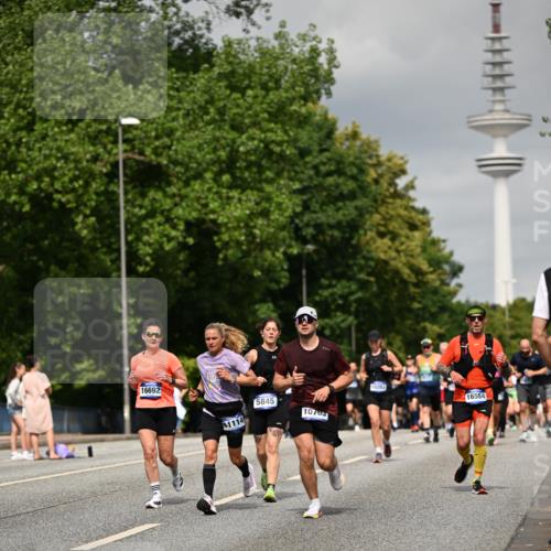 29.06.2025 - hella hamburg halbmarathon Dr. Thomas Lammeyer http://msf.ph/oto/8195661 29.06.2025 10:11:23 Kennedybrücke 4262, 4502, 5287, 5807, 5845, 5926, 6517, 6833, 7503, 8585, 10283, 10700, 10703, 11114, 11394 meine-sportfotos.de