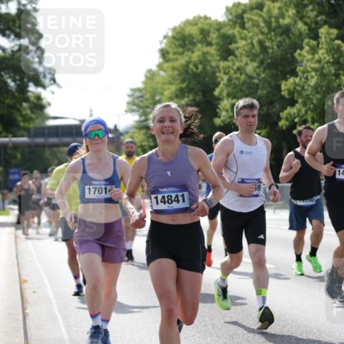 29.06.2025 - hella hamburg halbmarathon Jannik Wohlers http://msf.ph/oto/8195904 29.06.2025 09:46:34 Lombardsbrücke 1053, 1396, 1411, 1577, 3005, 5193, 5660, 7080, 7466, 7622, 7867, 8323, 9519, 10477, 11055, 11898, 12899, 13148, 13199, 13493, 13494, 13729, 13771, 13991, 14069, 14385, 14448, 14841, 14899, 15390, 16417, 16425, 16505, 16881, 17014, 17137, 17329, 17877, 18026, 18357, 18600, 18731, 18824, 18906, 18986 meine-sportfotos.de