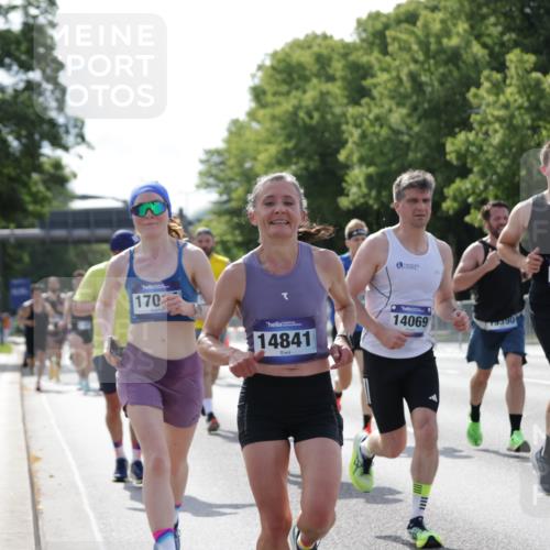 29.06.2025 - hella hamburg halbmarathon Jannik Wohlers http://msf.ph/oto/8195924 29.06.2025 09:46:34 Lombardsbrücke 1053, 1396, 1411, 1577, 3005, 5193, 5660, 7080, 7466, 7622, 7867, 8323, 9519, 10477, 11055, 11898, 12899, 13148, 13199, 13493, 13494, 13729, 13771, 13991, 14069, 14385, 14448, 14841, 14899, 15390, 16417, 16425, 16505, 16881, 17014, 17137, 17329, 17877, 18026, 18357, 18600, 18731, 18824, 18906, 18986 meine-sportfotos.de