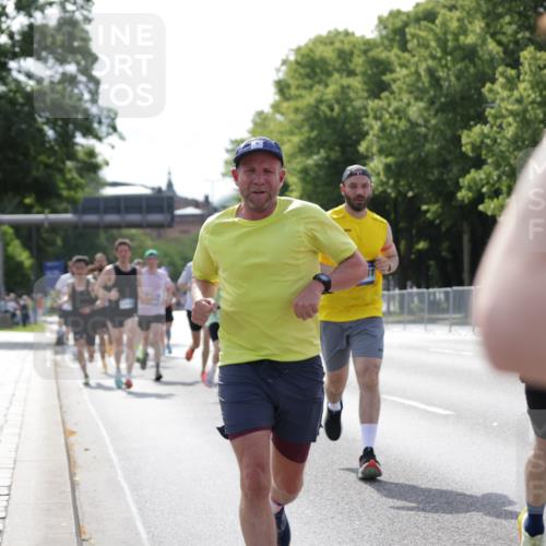 29.06.2025 - hella hamburg halbmarathon Jannik Wohlers http://msf.ph/oto/8196018 29.06.2025 09:46:36 Lombardsbrücke 1053, 1396, 1411, 1577, 2563, 3005, 5193, 5660, 7080, 7466, 7622, 7867, 8323, 9519, 10477, 11055, 11898, 12204, 12899, 13148, 13199, 13493, 13494, 13729, 13771, 13991, 14069, 14385, 14448, 14841, 14899, 15390, 16417, 16425, 16881, 17014, 17137, 17329, 17877, 18026, 18357, 18600, 18731, 18824, 18906, 18986 meine-sportfotos.de