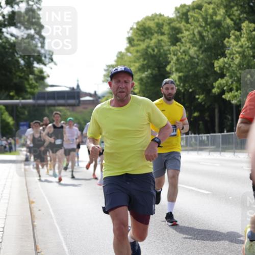 29.06.2025 - hella hamburg halbmarathon Jannik Wohlers http://msf.ph/oto/8196025 29.06.2025 09:46:36 Lombardsbrücke 1053, 1396, 1411, 1577, 2563, 3005, 5193, 5660, 7080, 7466, 7622, 7867, 8323, 9519, 10477, 11055, 11898, 12204, 12899, 13148, 13199, 13493, 13494, 13729, 13771, 13991, 14069, 14385, 14448, 14841, 14899, 15390, 16417, 16425, 16881, 17014, 17137, 17329, 17877, 18026, 18357, 18600, 18731, 18824, 18906, 18986 meine-sportfotos.de