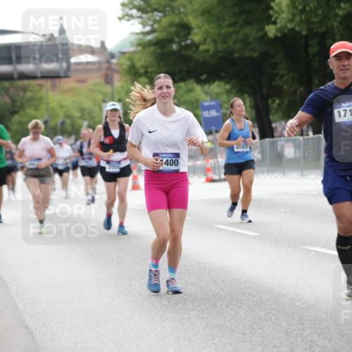 29.06.2025 - hella hamburg halbmarathon Jannik Wohlers http://msf.ph/oto/8196037 29.06.2025 10:24:38 Lombardsbrücke 1740, 2000, 2249, 3920, 4008, 4010, 5126, 7778, 8083, 9573, 11400, 11921, 14649, 15153, 15679, 15942, 17185, 17954, 18194, 18198 meine-sportfotos.de