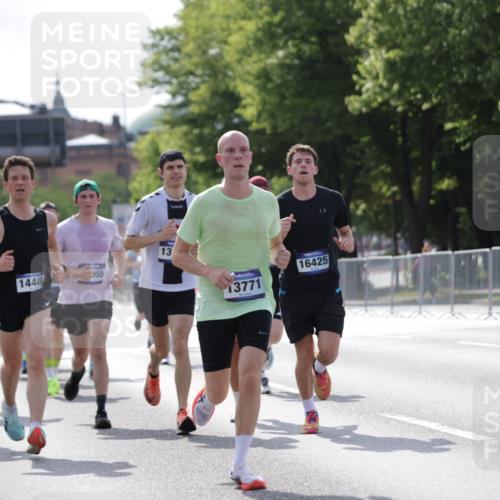 29.06.2025 - hella hamburg halbmarathon Jannik Wohlers http://msf.ph/oto/8196077 29.06.2025 09:46:37 Lombardsbrücke 1053, 1396, 1411, 1577, 2563, 3005, 3790, 3935, 5193, 5660, 7080, 7466, 7622, 7867, 8323, 9519, 10477, 11055, 11370, 11898, 12204, 13148, 13199, 13493, 13494, 13729, 13771, 13991, 14069, 14385, 14448, 14841, 14899, 14975, 15390, 16417, 16425, 16881, 17014, 17137, 17329, 17877, 18357, 18455, 18600, 18731, 18824, 18906, 18986 meine-sportfotos.de