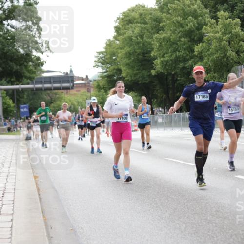 29.06.2025 - hella hamburg halbmarathon Jannik Wohlers http://msf.ph/oto/8196081 29.06.2025 10:24:39 Lombardsbrücke 1740, 2000, 2249, 3920, 4008, 4010, 5126, 7778, 8083, 9573, 11400, 11921, 14649, 15153, 15679, 15942, 17185, 17954, 18194, 18198 meine-sportfotos.de