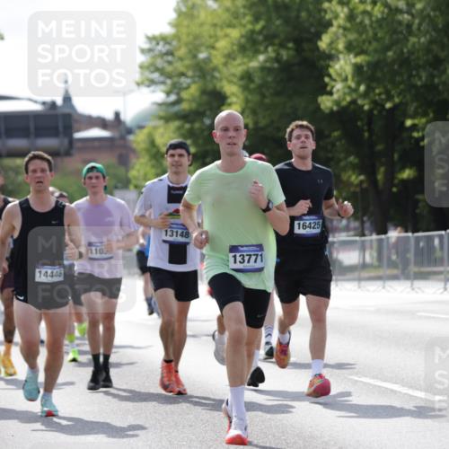 29.06.2025 - hella hamburg halbmarathon Jannik Wohlers http://msf.ph/oto/8196104 29.06.2025 09:46:37 Lombardsbrücke 1053, 1396, 1411, 1577, 2563, 3005, 3790, 3935, 5193, 5660, 7080, 7466, 7622, 7867, 8323, 9519, 10477, 11055, 11370, 11898, 12204, 13148, 13199, 13493, 13494, 13729, 13771, 13991, 14069, 14385, 14448, 14841, 14899, 14975, 15390, 16417, 16425, 16881, 17014, 17137, 17329, 17877, 18357, 18455, 18600, 18731, 18824, 18906, 18986 meine-sportfotos.de