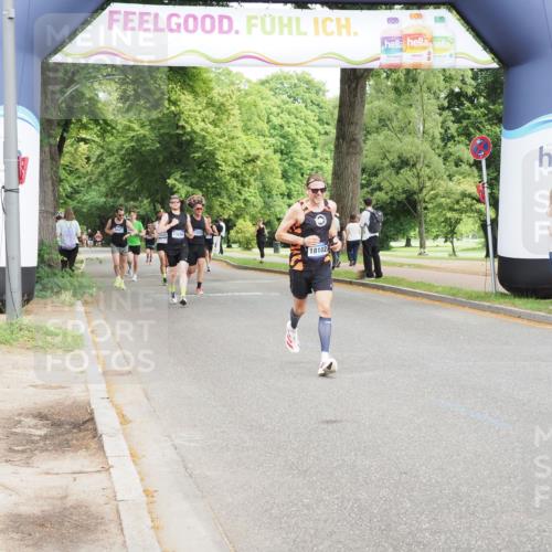 29.06.2025 - hella hamburg halbmarathon MichiJ http://msf.ph/oto/8196112 29.06.2025 10:20:47 Zwischen KM18-KM19 15835, 19118 meine-sportfotos.de
