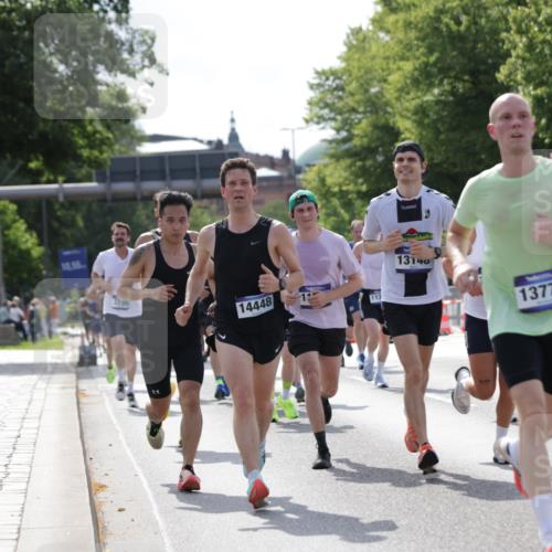 29.06.2025 - hella hamburg halbmarathon Jannik Wohlers http://msf.ph/oto/8196148 29.06.2025 09:46:38 Lombardsbrücke 1053, 1396, 1411, 1577, 2563, 3005, 3790, 3935, 5193, 5660, 6305, 7080, 7466, 7622, 7867, 8323, 9376, 9519, 10477, 11055, 11370, 11898, 12204, 13148, 13199, 13729, 13771, 13991, 14069, 14385, 14448, 14841, 14899, 14975, 15390, 16417, 16425, 16881, 17014, 17329, 17877, 18357, 18455, 18600, 18731, 18906, 18986 meine-sportfotos.de