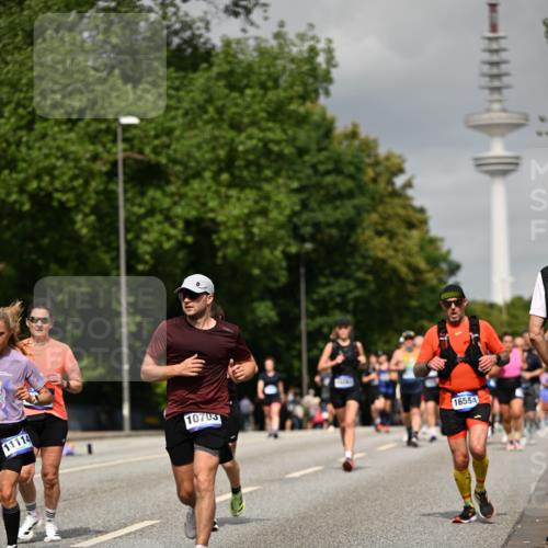 29.06.2025 - hella hamburg halbmarathon Dr. Thomas Lammeyer http://msf.ph/oto/8196157 29.06.2025 10:11:25 Kennedybrücke 1993, 4262, 4502, 5242, 5287, 5807, 5845, 5926, 6517, 6518, 6707, 6713, 6833, 7503, 8585, 10283, 10700, 10703, 11114, 11394 meine-sportfotos.de