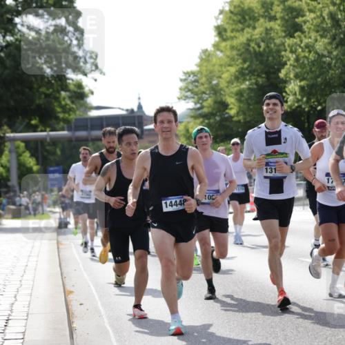29.06.2025 - hella hamburg halbmarathon Jannik Wohlers http://msf.ph/oto/8196214 29.06.2025 09:46:39 Lombardsbrücke 1053, 1396, 1411, 1577, 2563, 3005, 3790, 3935, 5193, 5660, 6032, 6305, 7080, 7622, 7831, 7867, 8323, 9376, 9519, 10771, 11055, 11370, 11898, 12204, 13148, 13729, 13771, 13991, 14069, 14385, 14388, 14448, 14841, 14899, 14975, 15390, 16417, 16425, 16881, 17014, 17329, 17877, 18357, 18455, 18600, 18731, 18906, 18986 meine-sportfotos.de