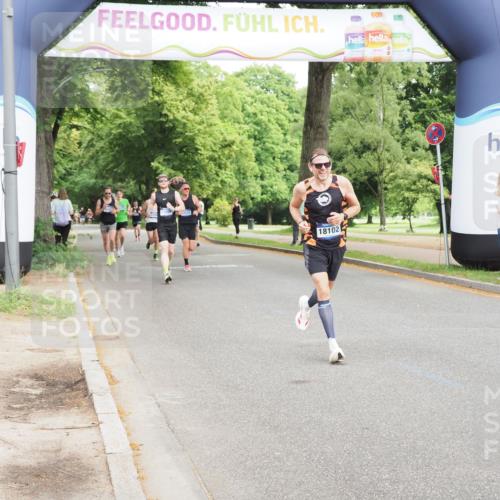 29.06.2025 - hella hamburg halbmarathon MichiJ http://msf.ph/oto/8196231 29.06.2025 10:20:47 Zwischen KM18-KM19 15835, 19118 meine-sportfotos.de