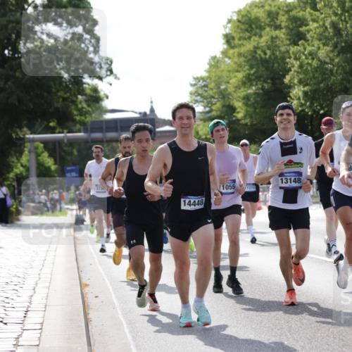 29.06.2025 - hella hamburg halbmarathon Jannik Wohlers http://msf.ph/oto/8196234 29.06.2025 09:46:39 Lombardsbrücke 1053, 1396, 1411, 1577, 2563, 3005, 3790, 3935, 5193, 5660, 6032, 6305, 7080, 7622, 7831, 7867, 8323, 9376, 9519, 10771, 11055, 11370, 11898, 12204, 13148, 13729, 13771, 13991, 14069, 14385, 14388, 14448, 14841, 14899, 14975, 15390, 16417, 16425, 16881, 17014, 17329, 17877, 18357, 18455, 18600, 18731, 18906, 18986 meine-sportfotos.de
