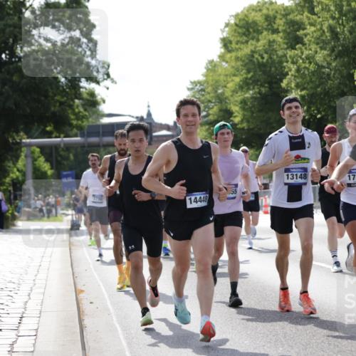 29.06.2025 - hella hamburg halbmarathon Jannik Wohlers http://msf.ph/oto/8196255 29.06.2025 09:46:39 Lombardsbrücke 1053, 1396, 1411, 1577, 2563, 3005, 3790, 3935, 5193, 5660, 6032, 6305, 7080, 7622, 7831, 7867, 8323, 9376, 9519, 10771, 11055, 11370, 11898, 12204, 13148, 13729, 13771, 13991, 14069, 14385, 14388, 14448, 14841, 14899, 14975, 15390, 16417, 16425, 16881, 17014, 17329, 17877, 18357, 18455, 18600, 18731, 18906, 18986 meine-sportfotos.de