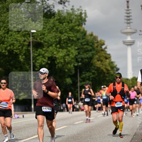 29.06.2025 - hella hamburg halbmarathon Dr. Thomas Lammeyer http://msf.ph/oto/8196258 29.06.2025 10:11:25 Kennedybrücke 1993, 4262, 4502, 5242, 5287, 5807, 5845, 5926, 6517, 6518, 6707, 6713, 6833, 7503, 8585, 10283, 10700, 10703, 11114, 11394 meine-sportfotos.de