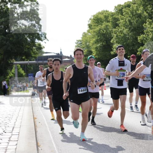 29.06.2025 - hella hamburg halbmarathon Jannik Wohlers http://msf.ph/oto/8196284 29.06.2025 09:46:39 Lombardsbrücke 1053, 1396, 1411, 1577, 2563, 3005, 3790, 3935, 5193, 5660, 6032, 6305, 7080, 7622, 7831, 7867, 8323, 9376, 9519, 10771, 11055, 11370, 11898, 12204, 13148, 13729, 13771, 13991, 14069, 14385, 14388, 14448, 14841, 14899, 14975, 15390, 16417, 16425, 16881, 17014, 17329, 17877, 18357, 18455, 18600, 18731, 18906, 18986 meine-sportfotos.de