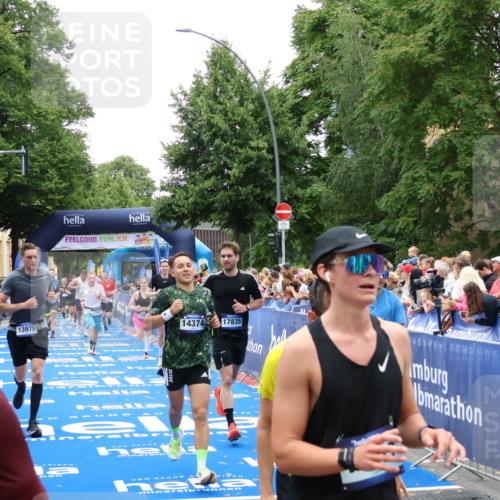 29.06.2025 - hella hamburg halbmarathon Zöllner http://msf.ph/oto/8196298 29.06.2025 10:45:53 Ziel 3477, 4345, 4854, 6290, 7385, 10792, 11821, 13975, 14374, 14911, 16624, 17835, 18185 meine-sportfotos.de