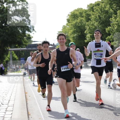 29.06.2025 - hella hamburg halbmarathon Jannik Wohlers http://msf.ph/oto/8196341 29.06.2025 09:46:40 Lombardsbrücke 1053, 1396, 1411, 1577, 2563, 3005, 3790, 3935, 5193, 5660, 6032, 6305, 7080, 7622, 7831, 7867, 8323, 9376, 9519, 10771, 11055, 11370, 11898, 12204, 13148, 13729, 13771, 13991, 14069, 14385, 14388, 14448, 14841, 14899, 14975, 15390, 16417, 16425, 16881, 17014, 17329, 17877, 18357, 18455, 18731, 18906, 18986 meine-sportfotos.de