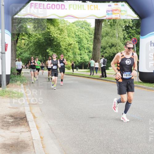 29.06.2025 - hella hamburg halbmarathon MichiJ http://msf.ph/oto/8196372 29.06.2025 10:20:48 Zwischen KM18-KM19 15835, 18102, 19118 meine-sportfotos.de