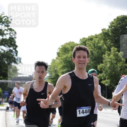 29.06.2025 - hella hamburg halbmarathon Jannik Wohlers http://msf.ph/oto/8196407 29.06.2025 09:46:41 Lombardsbrücke 1053, 1396, 1411, 1577, 2563, 2836, 3005, 3790, 3935, 5193, 5660, 6032, 6305, 7080, 7831, 7867, 8323, 9376, 9519, 10771, 11055, 11370, 11898, 12204, 13148, 13729, 13771, 13991, 14069, 14385, 14388, 14448, 14841, 14899, 14975, 15390, 16177, 16417, 16425, 16881, 17014, 17329, 17877, 18357, 18455, 18731, 18906, 18986 meine-sportfotos.de