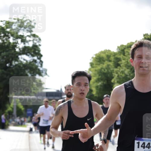 29.06.2025 - hella hamburg halbmarathon Jannik Wohlers http://msf.ph/oto/8196435 29.06.2025 09:46:41 Lombardsbrücke 1053, 1396, 1411, 1577, 2563, 2836, 3005, 3790, 3935, 5193, 5660, 6032, 6305, 7080, 7831, 7867, 8323, 9376, 9519, 10771, 11055, 11370, 11898, 12204, 13148, 13729, 13771, 13991, 14069, 14385, 14388, 14448, 14841, 14899, 14975, 15390, 16177, 16417, 16425, 16881, 17014, 17329, 17877, 18357, 18455, 18731, 18906, 18986 meine-sportfotos.de