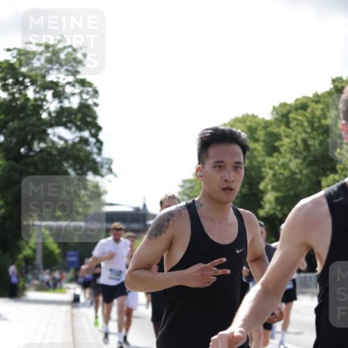29.06.2025 - hella hamburg halbmarathon Jannik Wohlers http://msf.ph/oto/8196463 29.06.2025 09:46:41 Lombardsbrücke 1053, 1396, 1411, 1577, 2563, 2836, 3005, 3790, 3935, 5193, 5660, 6032, 6305, 7080, 7831, 7867, 8323, 9376, 9519, 10771, 11055, 11370, 11898, 12204, 13148, 13729, 13771, 13991, 14069, 14385, 14388, 14448, 14841, 14899, 14975, 15390, 16177, 16417, 16425, 16881, 17014, 17329, 17877, 18357, 18455, 18731, 18906, 18986 meine-sportfotos.de