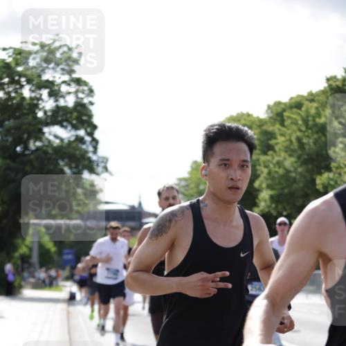 29.06.2025 - hella hamburg halbmarathon Jannik Wohlers http://msf.ph/oto/8196470 29.06.2025 09:46:41 Lombardsbrücke 1053, 1396, 1411, 1577, 2563, 2836, 3005, 3790, 3935, 5193, 5660, 6032, 6305, 7080, 7831, 7867, 8323, 9376, 9519, 10771, 11055, 11370, 11898, 12204, 13148, 13729, 13771, 13991, 14069, 14385, 14388, 14448, 14841, 14899, 14975, 15390, 16177, 16417, 16425, 16881, 17014, 17329, 17877, 18357, 18455, 18731, 18906, 18986 meine-sportfotos.de