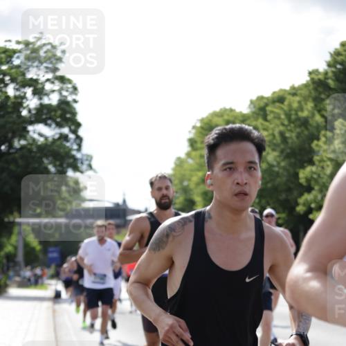 29.06.2025 - hella hamburg halbmarathon Jannik Wohlers http://msf.ph/oto/8196473 29.06.2025 09:46:41 Lombardsbrücke 1053, 1396, 1411, 1577, 2563, 2836, 3005, 3790, 3935, 5193, 5660, 6032, 6305, 7080, 7831, 7867, 8323, 9376, 9519, 10771, 11055, 11370, 11898, 12204, 13148, 13729, 13771, 13991, 14069, 14385, 14388, 14448, 14841, 14899, 14975, 15390, 16177, 16417, 16425, 16881, 17014, 17329, 17877, 18357, 18455, 18731, 18906, 18986 meine-sportfotos.de