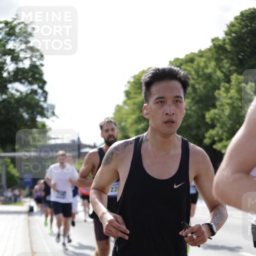 29.06.2025 - hella hamburg halbmarathon Jannik Wohlers http://msf.ph/oto/8196484 29.06.2025 09:46:41 Lombardsbrücke 1053, 1396, 1411, 1577, 2563, 2836, 3005, 3790, 3935, 5193, 5660, 6032, 6305, 7080, 7831, 7867, 8323, 9376, 9519, 10771, 11055, 11370, 11898, 12204, 13148, 13729, 13771, 13991, 14069, 14385, 14388, 14448, 14841, 14899, 14975, 15390, 16177, 16417, 16425, 16881, 17014, 17329, 17877, 18357, 18455, 18731, 18906, 18986 meine-sportfotos.de
