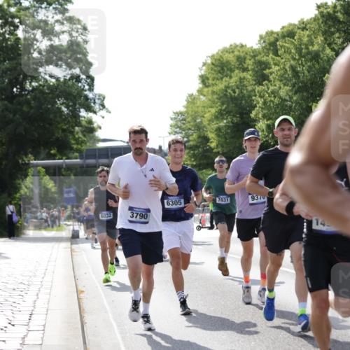 29.06.2025 - hella hamburg halbmarathon Jannik Wohlers http://msf.ph/oto/8196507 29.06.2025 09:46:43 Lombardsbrücke 1053, 1396, 1411, 1577, 1959, 2563, 2836, 3005, 3790, 3935, 5193, 6032, 6305, 7080, 7831, 7867, 8323, 9376, 9519, 10771, 11055, 11370, 11898, 12204, 13148, 13771, 13972, 13991, 14069, 14385, 14388, 14448, 14841, 14899, 14975, 15348, 15390, 16177, 16417, 16425, 16881, 17014, 17329, 17877, 18357, 18455, 18731, 18906, 18986 meine-sportfotos.de