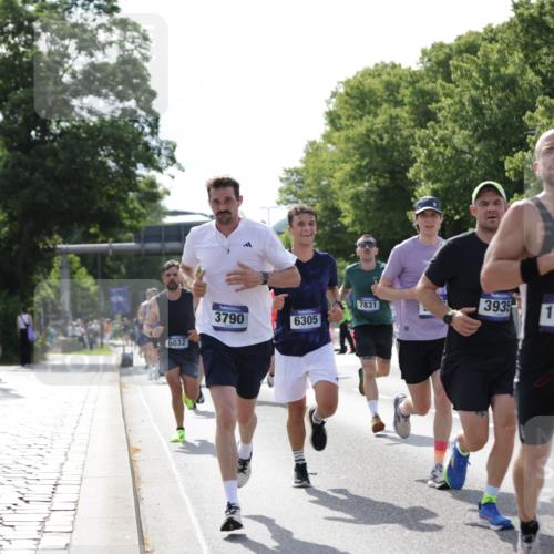 29.06.2025 - hella hamburg halbmarathon Jannik Wohlers http://msf.ph/oto/8196530 29.06.2025 09:46:43 Lombardsbrücke 1053, 1396, 1411, 1577, 1959, 2563, 2836, 3005, 3790, 3935, 5193, 6032, 6305, 7080, 7831, 7867, 8323, 9376, 9519, 10771, 11055, 11370, 11898, 12204, 13148, 13771, 13972, 13991, 14069, 14385, 14388, 14448, 14841, 14899, 14975, 15348, 15390, 16177, 16417, 16425, 16881, 17014, 17329, 17877, 18357, 18455, 18731, 18906, 18986 meine-sportfotos.de