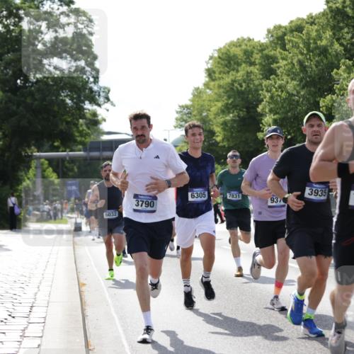 29.06.2025 - hella hamburg halbmarathon Jannik Wohlers http://msf.ph/oto/8196545 29.06.2025 09:46:43 Lombardsbrücke 1053, 1396, 1411, 1577, 1959, 2563, 2836, 3005, 3790, 3935, 5193, 6032, 6305, 7080, 7831, 7867, 8323, 9376, 9519, 10771, 11055, 11370, 11898, 12204, 13148, 13771, 13972, 13991, 14069, 14385, 14388, 14448, 14841, 14899, 14975, 15348, 15390, 16177, 16417, 16425, 16881, 17014, 17329, 17877, 18357, 18455, 18731, 18906, 18986 meine-sportfotos.de