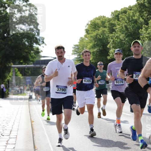 29.06.2025 - hella hamburg halbmarathon Jannik Wohlers http://msf.ph/oto/8196565 29.06.2025 09:46:43 Lombardsbrücke 1053, 1396, 1411, 1577, 1959, 2563, 2836, 3005, 3790, 3935, 5193, 6032, 6305, 7080, 7831, 7867, 8323, 9376, 9519, 10771, 11055, 11370, 11898, 12204, 13148, 13771, 13972, 13991, 14069, 14385, 14388, 14448, 14841, 14899, 14975, 15348, 15390, 16177, 16417, 16425, 16881, 17014, 17329, 17877, 18357, 18455, 18731, 18906, 18986 meine-sportfotos.de