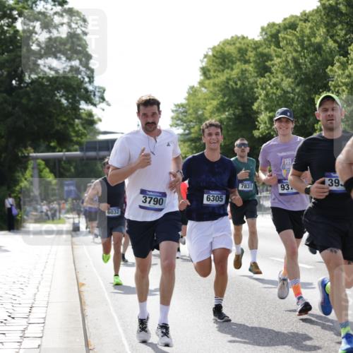 29.06.2025 - hella hamburg halbmarathon Jannik Wohlers http://msf.ph/oto/8196579 29.06.2025 09:46:43 Lombardsbrücke 1053, 1396, 1411, 1577, 1959, 2563, 2836, 3005, 3790, 3935, 5193, 6032, 6305, 7080, 7831, 7867, 8323, 9376, 9519, 10771, 11055, 11370, 11898, 12204, 13148, 13771, 13972, 13991, 14069, 14385, 14388, 14448, 14841, 14899, 14975, 15348, 15390, 16177, 16417, 16425, 16881, 17014, 17329, 17877, 18357, 18455, 18731, 18906, 18986 meine-sportfotos.de