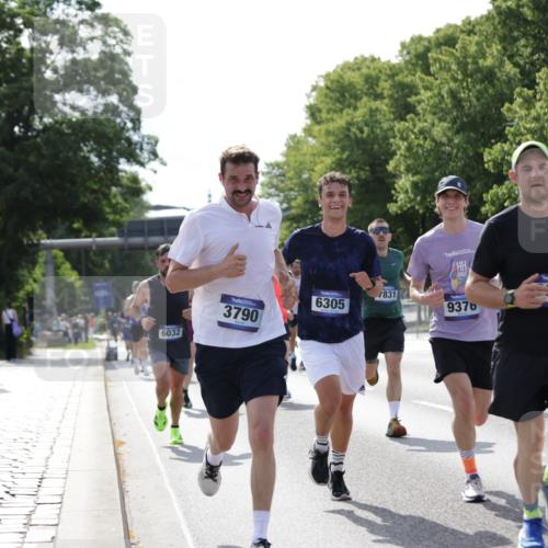 29.06.2025 - hella hamburg halbmarathon Jannik Wohlers http://msf.ph/oto/8196594 29.06.2025 09:46:43 Lombardsbrücke 1053, 1396, 1411, 1577, 1959, 2563, 2836, 3005, 3790, 3935, 5193, 6032, 6305, 7080, 7831, 7867, 8323, 9376, 9519, 10771, 11055, 11370, 11898, 12204, 13148, 13771, 13972, 13991, 14069, 14385, 14388, 14448, 14841, 14899, 14975, 15348, 15390, 16177, 16417, 16425, 16881, 17014, 17329, 17877, 18357, 18455, 18731, 18906, 18986 meine-sportfotos.de