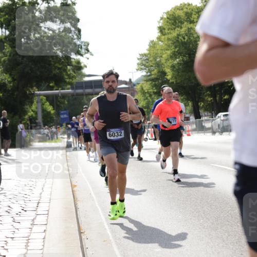 29.06.2025 - hella hamburg halbmarathon Jannik Wohlers http://msf.ph/oto/8196660 29.06.2025 09:46:45 Lombardsbrücke 1053, 1396, 1407, 1411, 1577, 1959, 2563, 2836, 3005, 3790, 3935, 4740, 5193, 6032, 6305, 6915, 7080, 7831, 8323, 9376, 9508, 9519, 10771, 11055, 11370, 11898, 12204, 13148, 13771, 13972, 13991, 14069, 14385, 14388, 14448, 14841, 14975, 15348, 15390, 16177, 16425, 16881, 17014, 17877, 18455, 18731, 18906, 18986 meine-sportfotos.de