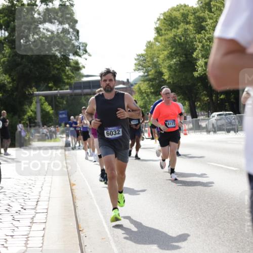 29.06.2025 - hella hamburg halbmarathon Jannik Wohlers http://msf.ph/oto/8196667 29.06.2025 09:46:45 Lombardsbrücke 1053, 1396, 1407, 1411, 1577, 1959, 2563, 2836, 3005, 3790, 3935, 4740, 5193, 6032, 6305, 6915, 7080, 7831, 8323, 9376, 9508, 9519, 10771, 11055, 11370, 11898, 12204, 13148, 13771, 13972, 13991, 14069, 14385, 14388, 14448, 14841, 14975, 15348, 15390, 16177, 16425, 16881, 17014, 17877, 18455, 18731, 18906, 18986 meine-sportfotos.de