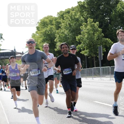 29.06.2025 - hella hamburg halbmarathon Jannik Wohlers http://msf.ph/oto/8196740 29.06.2025 09:46:48 Lombardsbrücke 1002, 1396, 1407, 1910, 1959, 2228, 2563, 2774, 2836, 3005, 3790, 3935, 4740, 6032, 6305, 6473, 6915, 7831, 7972, 8366, 9376, 9508, 9519, 10771, 11055, 11370, 12204, 13148, 13771, 13972, 13991, 14069, 14385, 14388, 14448, 14841, 14975, 15348, 15390, 15500, 16075, 16177, 16425, 16698, 17014, 17877, 18455, 18731, 18906 meine-sportfotos.de