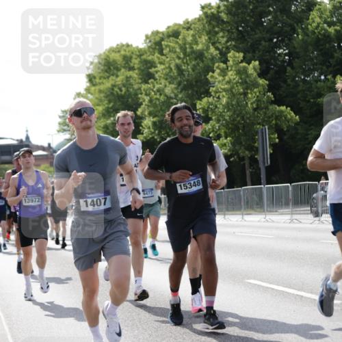 29.06.2025 - hella hamburg halbmarathon Jannik Wohlers http://msf.ph/oto/8196780 29.06.2025 09:46:49 Lombardsbrücke 1002, 1396, 1407, 1910, 1959, 2121, 2228, 2563, 2774, 2836, 3005, 3790, 3935, 4246, 4740, 6032, 6305, 6473, 6915, 7831, 7972, 8366, 9376, 9508, 9519, 10771, 11055, 11370, 12204, 13148, 13771, 13972, 13991, 14069, 14388, 14448, 14975, 15348, 15390, 15500, 16075, 16177, 16425, 16698, 17014, 17877, 18455, 18731, 18906, 19059 meine-sportfotos.de