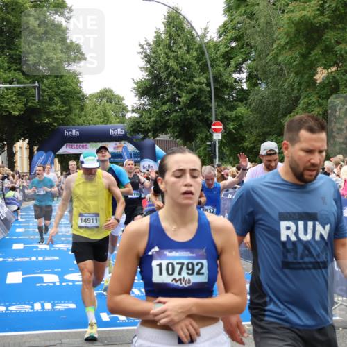 29.06.2025 - hella hamburg halbmarathon Zöllner http://msf.ph/oto/8196835 29.06.2025 10:46:02 Ziel 2189, 4277, 5648, 6532, 8269, 8577, 8871, 11936, 12084, 12269, 14462, 14911, 15149, 17008, 18081, 18185, 19116 meine-sportfotos.de