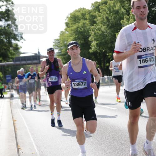 29.06.2025 - hella hamburg halbmarathon Jannik Wohlers http://msf.ph/oto/8196862 29.06.2025 09:46:50 Lombardsbrücke 1002, 1396, 1407, 1910, 1959, 2121, 2228, 2563, 2774, 2836, 3005, 3790, 3935, 4246, 4740, 5961, 6032, 6305, 6473, 6915, 7831, 7972, 8366, 9376, 9508, 9519, 10771, 11055, 11370, 11806, 12137, 12204, 13148, 13771, 13972, 13991, 14069, 14388, 14448, 14975, 15348, 15390, 15500, 15939, 16075, 16177, 16425, 16698, 17877, 18455, 18731, 18906, 19059 meine-sportfotos.de