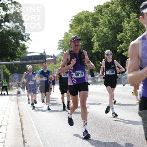 29.06.2025 - hella hamburg halbmarathon Jannik Wohlers http://msf.ph/oto/8196917 29.06.2025 09:46:51 Lombardsbrücke 1002, 1396, 1407, 1910, 1959, 2121, 2228, 2563, 2774, 2836, 3005, 3783, 3790, 3935, 4246, 4740, 5961, 6032, 6305, 6473, 6915, 7831, 7972, 8366, 9376, 9508, 9519, 10771, 11055, 11370, 11806, 12137, 12204, 13148, 13771, 13972, 13991, 14388, 14448, 14975, 15348, 15390, 15500, 15939, 16075, 16177, 16425, 16698, 17877, 18455, 18731, 19059 meine-sportfotos.de