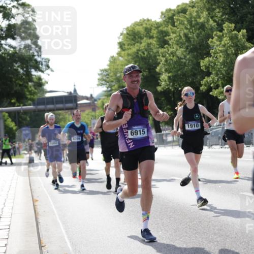 29.06.2025 - hella hamburg halbmarathon Jannik Wohlers http://msf.ph/oto/8196925 29.06.2025 09:46:51 Lombardsbrücke 1002, 1396, 1407, 1910, 1959, 2121, 2228, 2563, 2774, 2836, 3005, 3783, 3790, 3935, 4246, 4740, 5961, 6032, 6305, 6473, 6915, 7831, 7972, 8366, 9376, 9508, 9519, 10771, 11055, 11370, 11806, 12137, 12204, 13148, 13771, 13972, 13991, 14388, 14448, 14975, 15348, 15390, 15500, 15939, 16075, 16177, 16425, 16698, 17877, 18455, 18731, 19059 meine-sportfotos.de