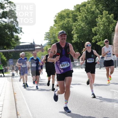 29.06.2025 - hella hamburg halbmarathon Jannik Wohlers http://msf.ph/oto/8196937 29.06.2025 09:46:51 Lombardsbrücke 1002, 1396, 1407, 1910, 1959, 2121, 2228, 2563, 2774, 2836, 3005, 3783, 3790, 3935, 4246, 4740, 5961, 6032, 6305, 6473, 6915, 7831, 7972, 8366, 9376, 9508, 9519, 10771, 11055, 11370, 11806, 12137, 12204, 13148, 13771, 13972, 13991, 14388, 14448, 14975, 15348, 15390, 15500, 15939, 16075, 16177, 16425, 16698, 17877, 18455, 18731, 19059 meine-sportfotos.de