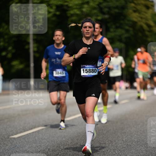 29.06.2025 - hella hamburg halbmarathon Dr. Thomas Lammeyer http://msf.ph/oto/8196948 29.06.2025 09:47:55 Kennedybrücke 1065, 2021, 2879, 3075, 3201, 3845, 3968, 4678, 5367, 7349, 8473, 8731, 10156, 10848 meine-sportfotos.de