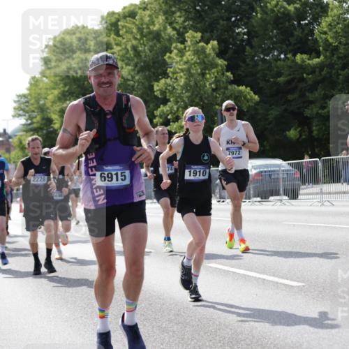 29.06.2025 - hella hamburg halbmarathon Jannik Wohlers http://msf.ph/oto/8196968 29.06.2025 09:46:52 Lombardsbrücke 1002, 1407, 1910, 1959, 2121, 2228, 2563, 2774, 2836, 3783, 3790, 3935, 4246, 4740, 5961, 6032, 6305, 6473, 6915, 7831, 7972, 8366, 9376, 9508, 9519, 10771, 11055, 11370, 11806, 12137, 12204, 13148, 13771, 13972, 13991, 14388, 14448, 14975, 15348, 15500, 15939, 16075, 16177, 16425, 16698, 17877, 18455, 18731, 19059 meine-sportfotos.de