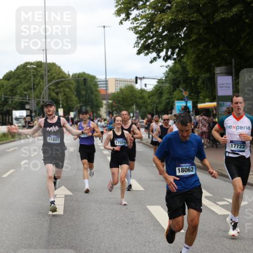 29.06.2025 - hella hamburg halbmarathon Yannick Fuchs http://msf.ph/oto/8196981 29.06.2025 10:31:42 20KM 1411, 2767, 4860, 4865, 5003, 5092, 5307, 5315, 5961, 6123, 6529, 7310, 7482, 8121, 8362, 9178, 9296, 9914, 10680, 10738, 11833, 13141, 13854, 13972, 14387, 14459, 14691, 14934, 15178, 15261, 15939, 16523, 17024, 17125, 17306, 17658, 17723, 18038, 18062, 18384, 18733, 18824 meine-sportfotos.de
