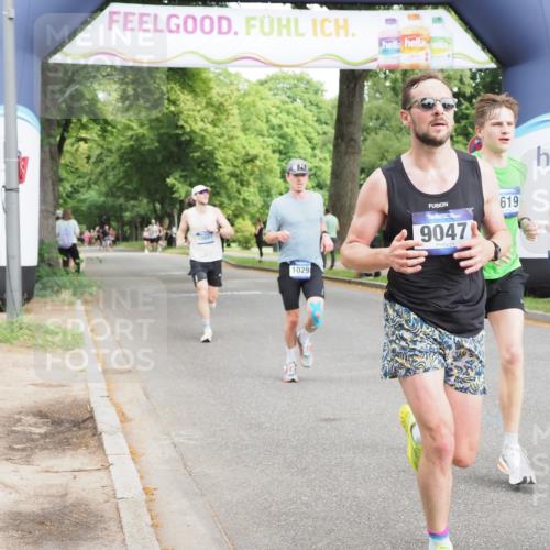 29.06.2025 - hella hamburg halbmarathon MichiJ http://msf.ph/oto/8197008 29.06.2025 10:20:53 Zwischen KM18-KM19 6619, 7272, 9047, 9508, 10298, 12232, 13606, 14548, 18102 meine-sportfotos.de