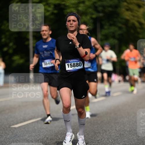 29.06.2025 - hella hamburg halbmarathon Dr. Thomas Lammeyer http://msf.ph/oto/8197027 29.06.2025 09:47:56 Kennedybrücke 1065, 2021, 2879, 3075, 3201, 3845, 3968, 4678, 5367, 7349, 8473, 8731, 10156, 10848 meine-sportfotos.de